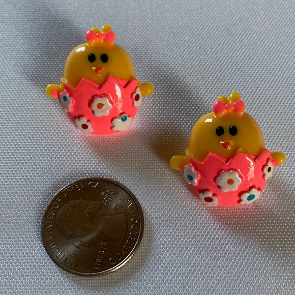 🐝 NWT. Handmade Easter Egg with a Chick Pierced Post Earrings! - Picture 2 of 2